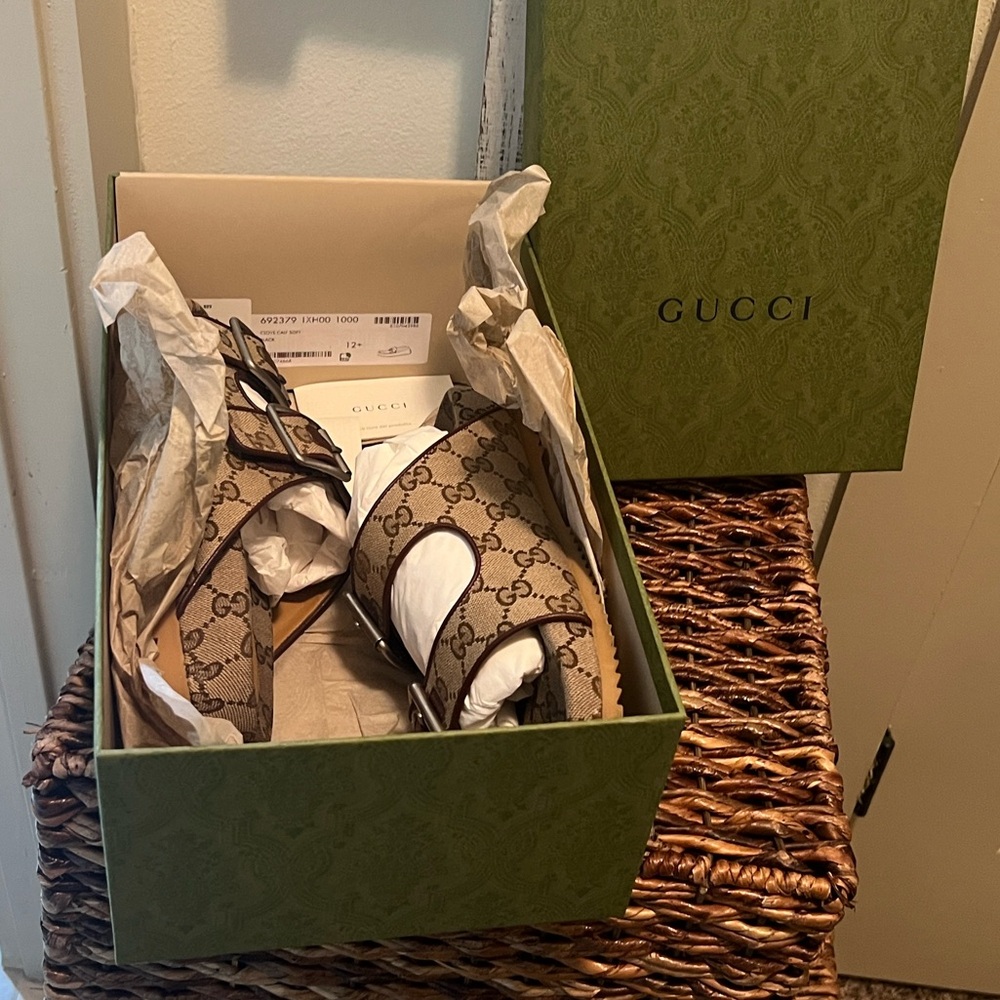 Gucci Beige Monogram Buckle Slides - Picture 8 of 12